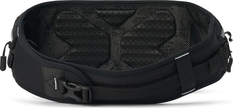 USWE Zulo 6L Winter Hydration Waist Pack Carbon Black | Buy USWE Zulo 6L Winter Hydration Waist Pack Carbon Black here | Outnorth