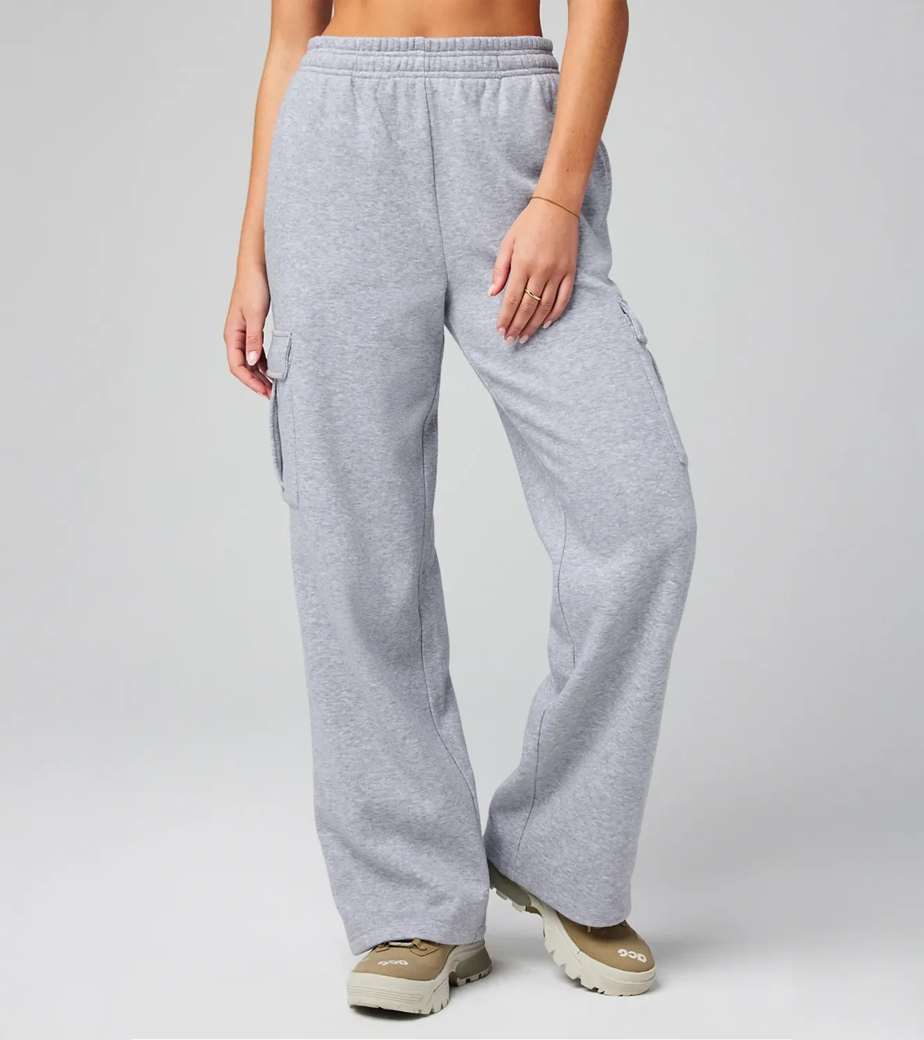 Women's Cozy Fleece Wide Leg Cargo Sweatpant